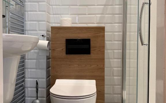 Room 1 bath