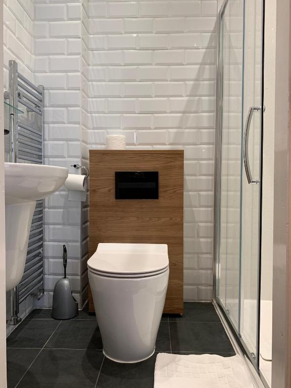 Room 1 bath