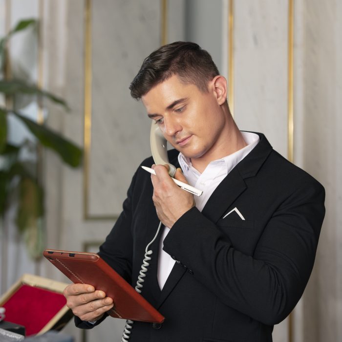 hotel-receptionist-work